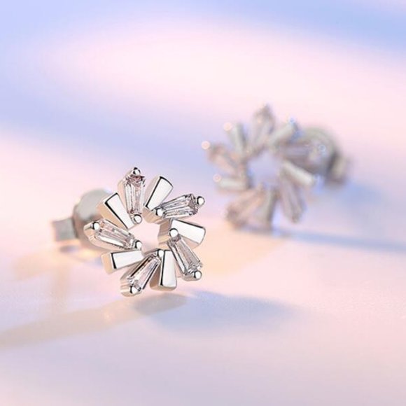 NEW 925 Sterling Silver Diamond Flower Earrings C - Picture 6 of 7